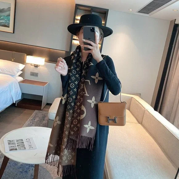 💎✨AUTHENTIC✨💎Louis Vuitton scarf - Picture 2 of 5